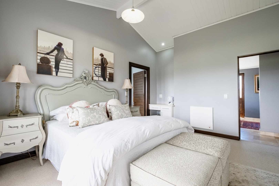 5 Bedroom Property for Sale in Oubaai Western Cape